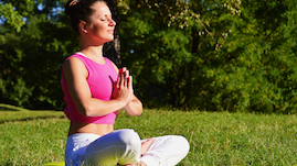 Yoga voor minder stress in park