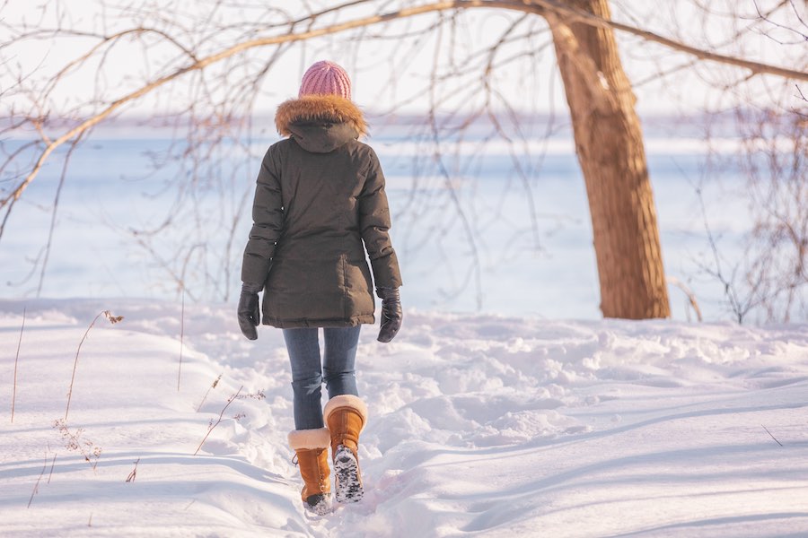 Wandeling maken winter positieve mindset tegen dip