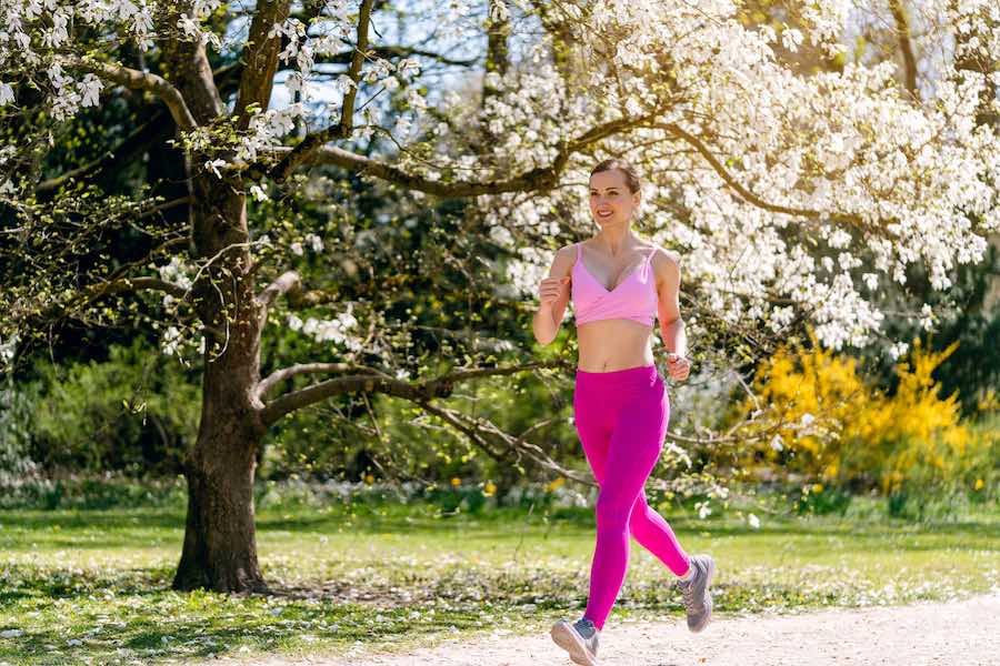 Buiten hardlopen gezond beweging in vorm blijven