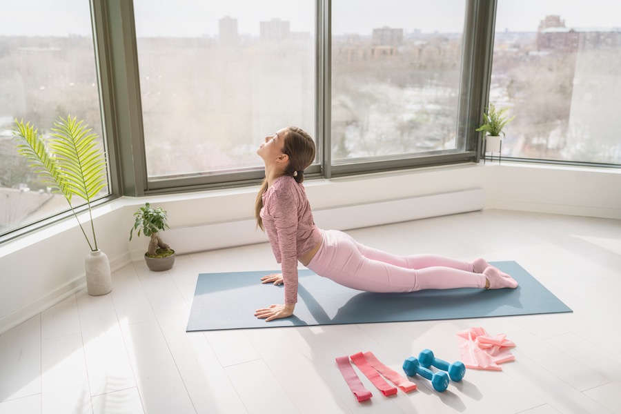 Yoga thuis tips bewegen en in vorm tijdens quarantaine