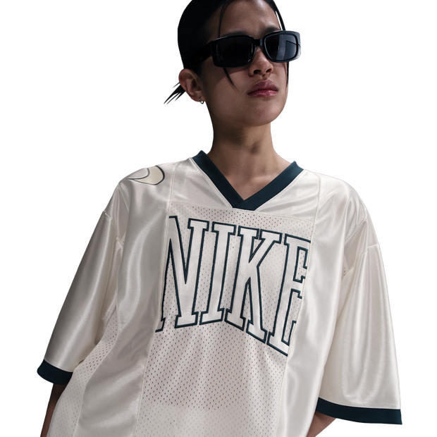 Nike-Street-T-shirts-Dames-Beige-Maat-M